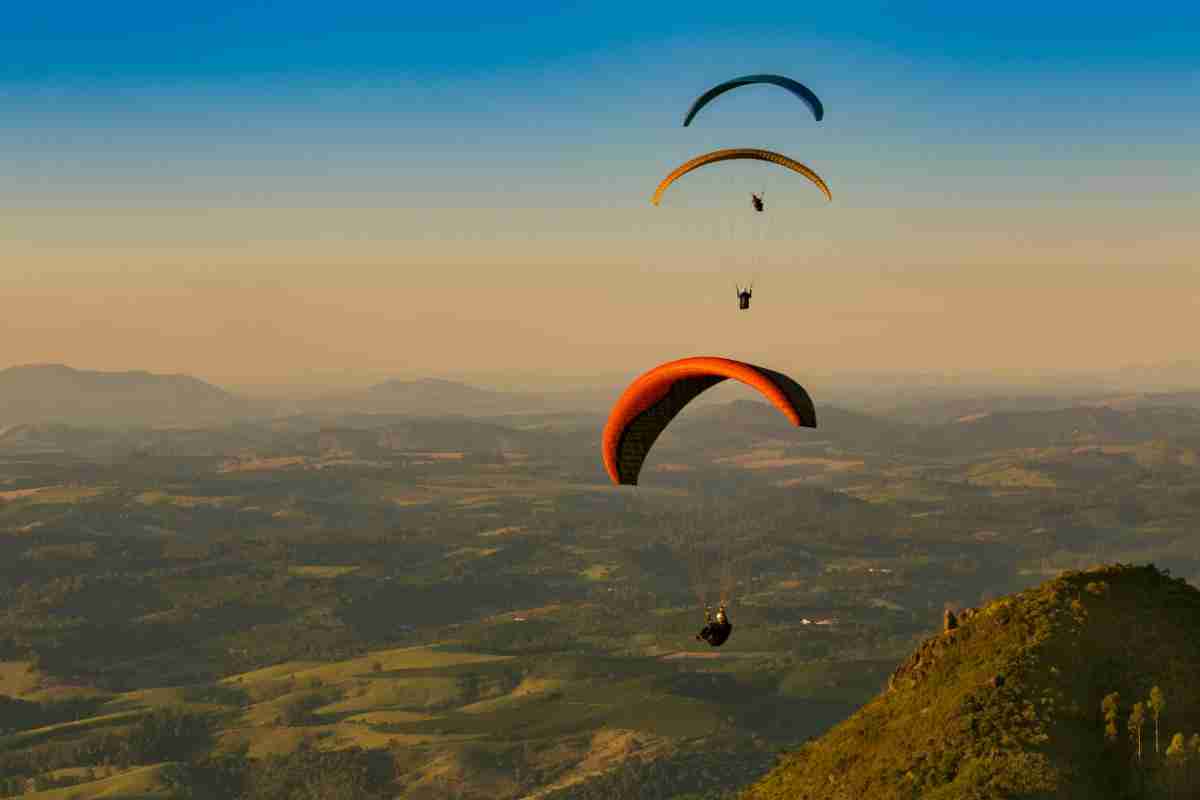 viaje de parapente con amigos